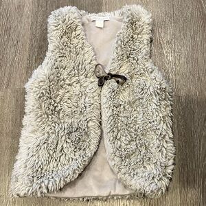 Baby & Child Restoration Hardware Grey Soft Fur Vest Girl’s Size 4-6Y